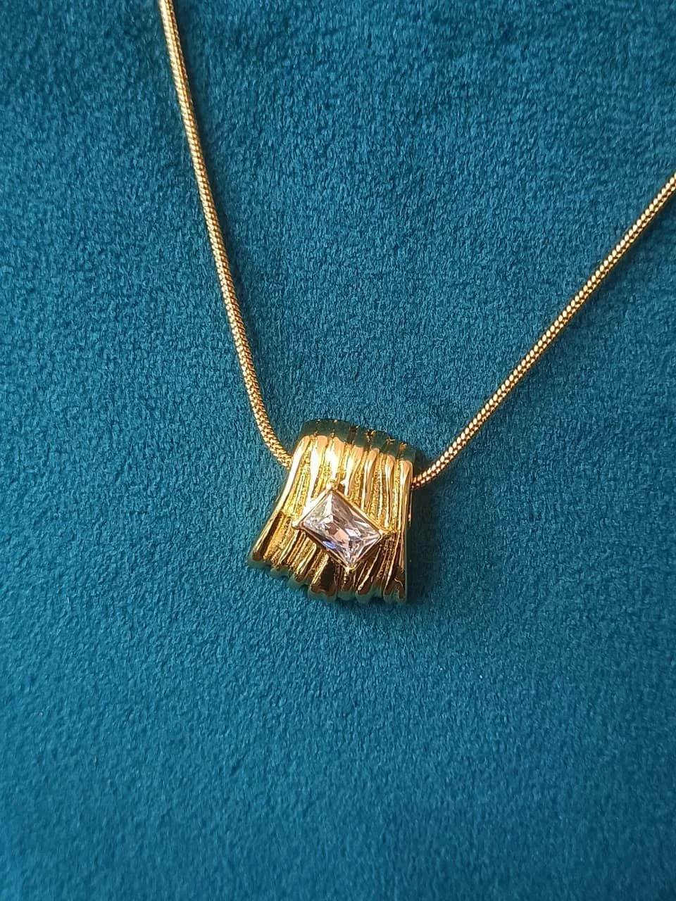 Sculpted step pendent